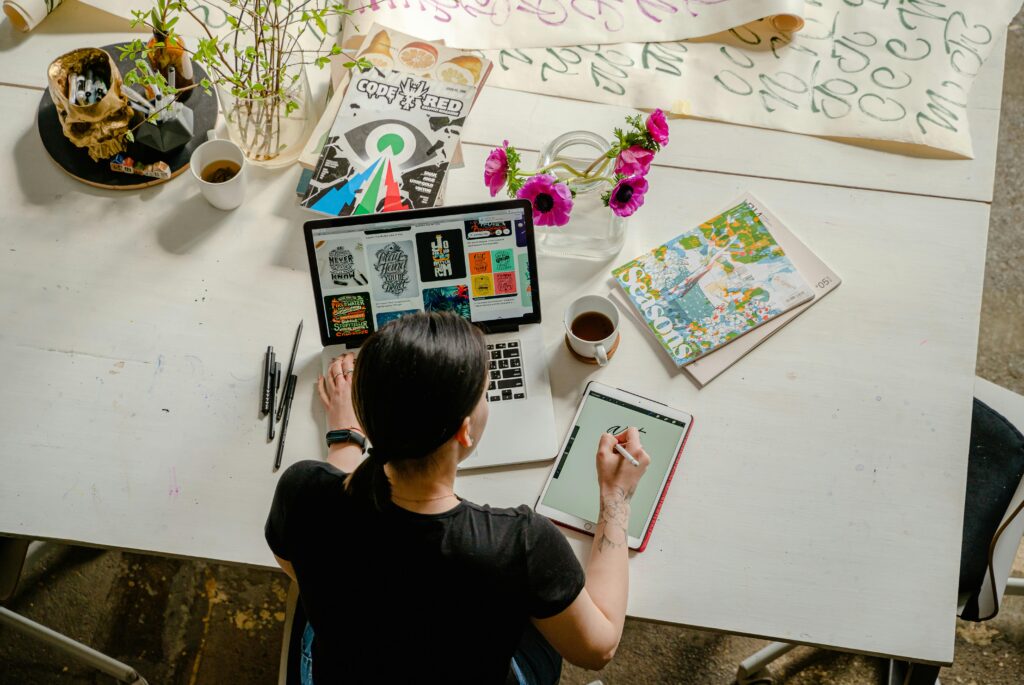 Why Hiring a Personal Logo Graphic Designer Is Worth for Your Brand